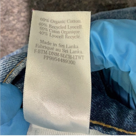 Everlane SUPER soft jeans tag says 26 but they are def a 28 or 4 - Picture 5 of 5